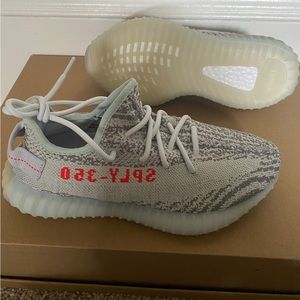 Yeezy 350 Blue size 6.5 boys brand new